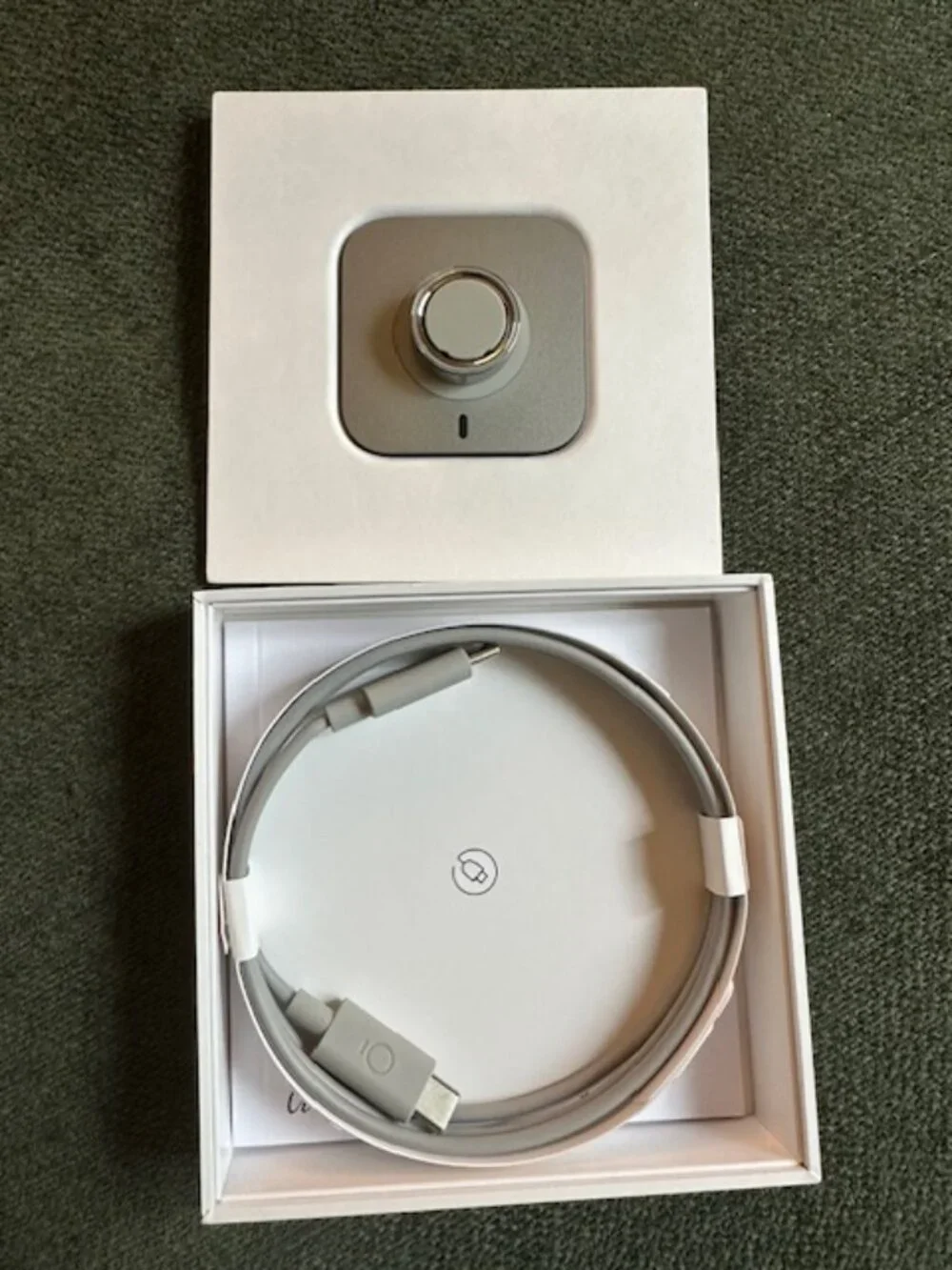 Oura Ring 4 size 6 (NEVER WORN)